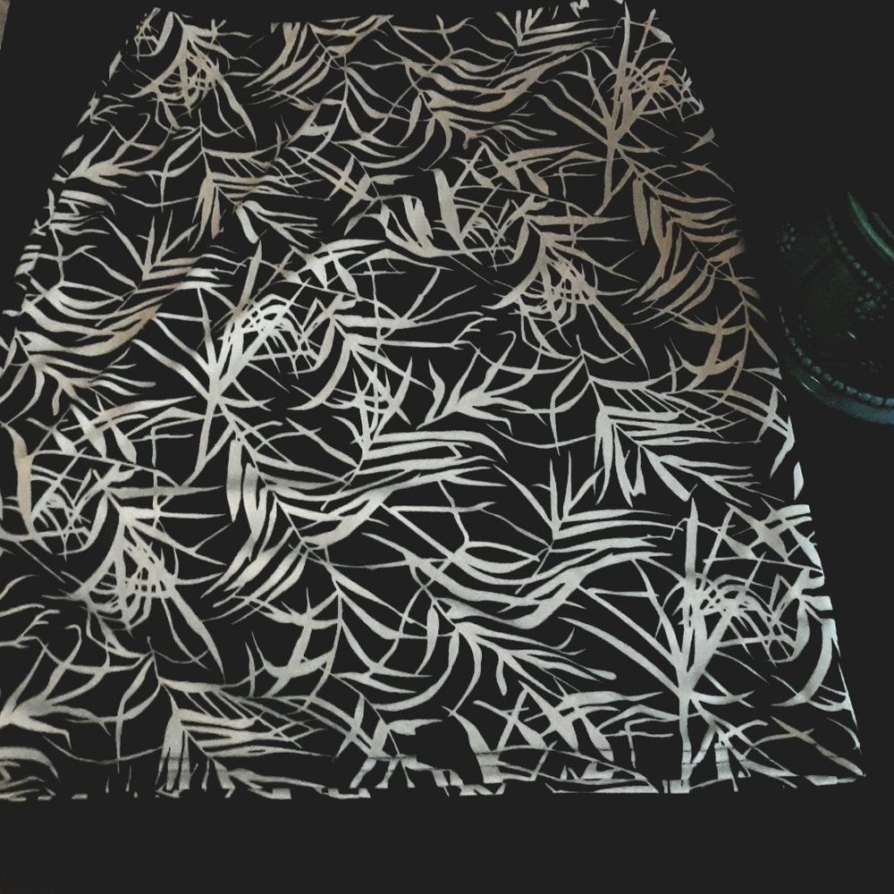 Black/Beige knee length free flowing Skirt